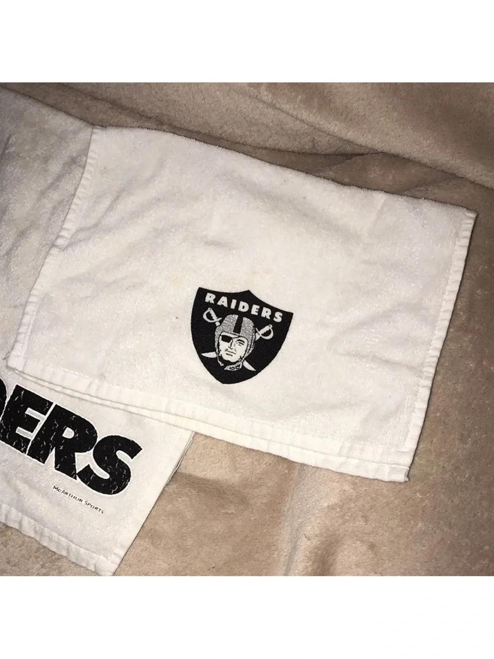 2 Oakland Raiders White Towels & Cup Fan Set - Black Logo